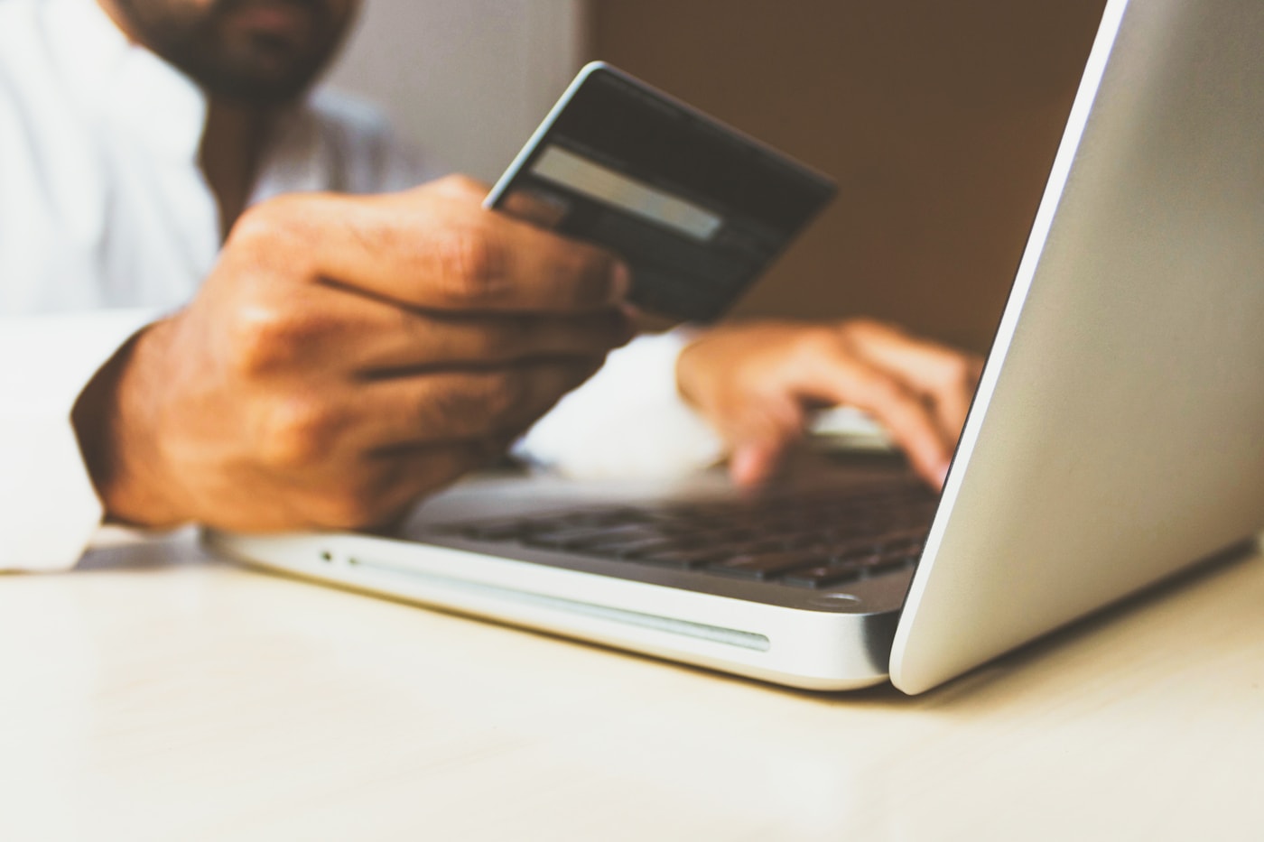 Contactless payment with a bank card